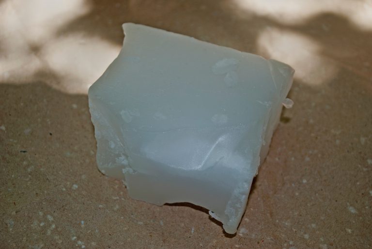 پارافین جامد ۳ تا ۵ درصد: تعادل ایده‌آل میان سختی و انعطاف‌پذیری